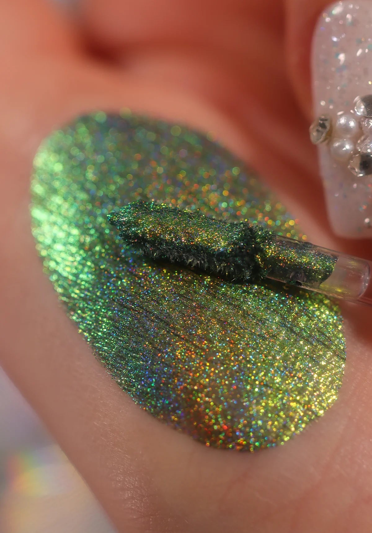 HOLOGRAPHIC MULTICHROME LIQUID GLITTER EYESHADOW - EMERELDA