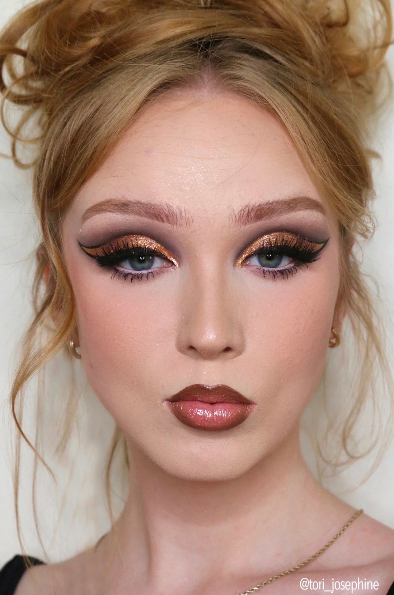 Moira DIAMOND DAZE LIQUID SHADOW (025, ABOUT TIME!)