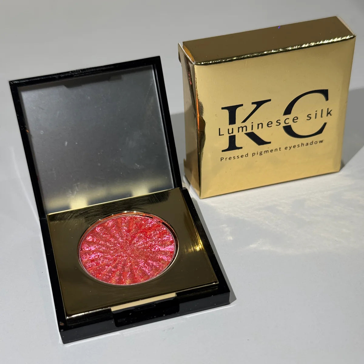 Kaima Cosmetics LUMINESCE SILK PRESSED PIGMENT EYESHADOW - BUBBLEGUM