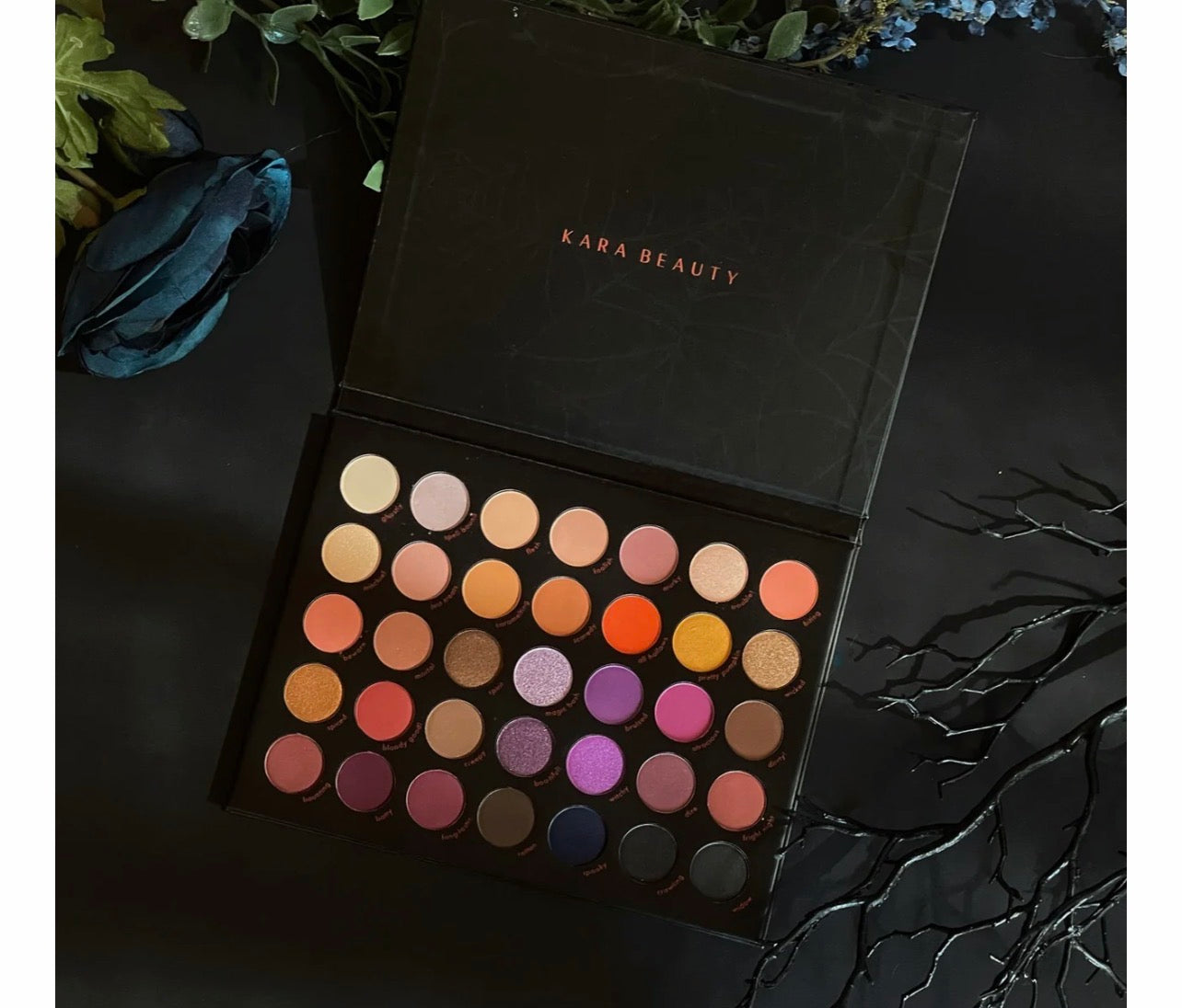 Kara Beauty On the Haunt' Creative Eye Palette